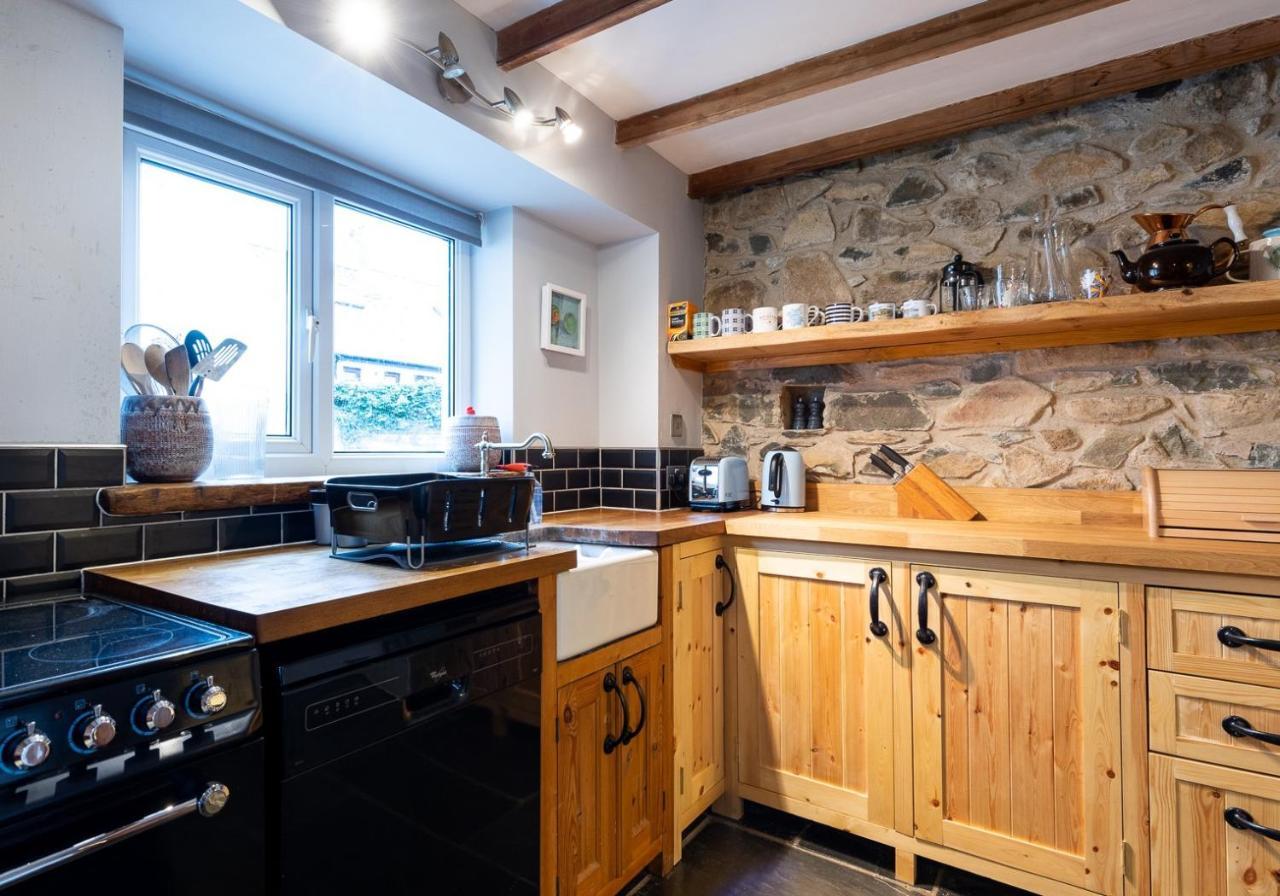 Bwthyn Capten - A Charming Cottage For Up To 6 뉴포트 외부 사진