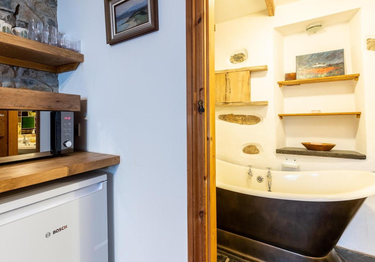 Bwthyn Capten - A Charming Cottage For Up To 6 뉴포트 외부 사진