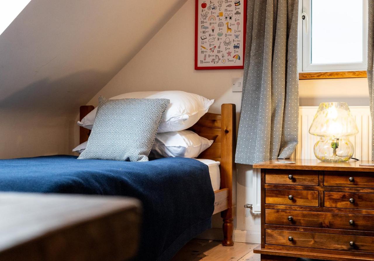 Bwthyn Capten - A Charming Cottage For Up To 6 뉴포트 외부 사진