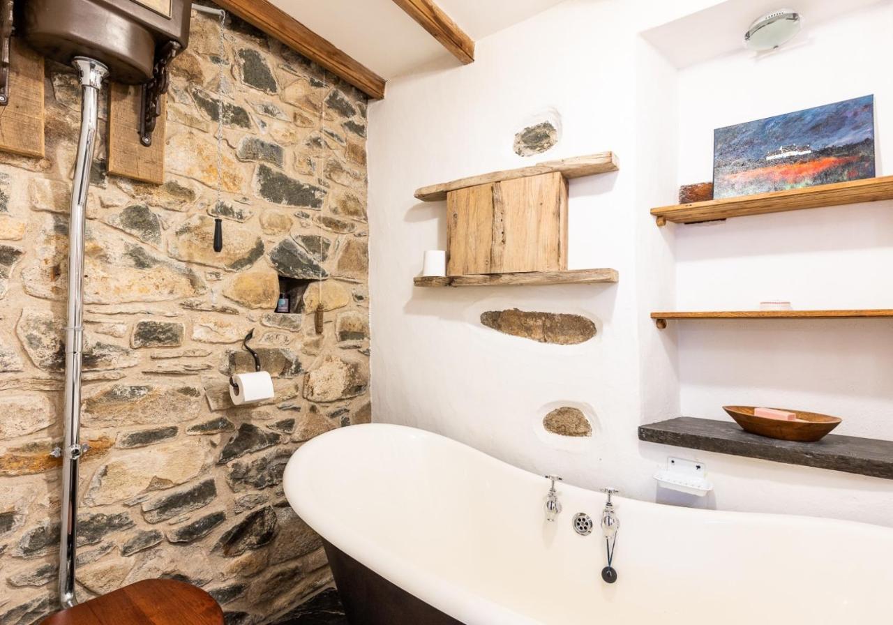Bwthyn Capten - A Charming Cottage For Up To 6 뉴포트 외부 사진